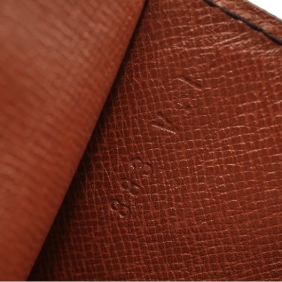 Louis Vuitton Handbag - Picture 12 of 12